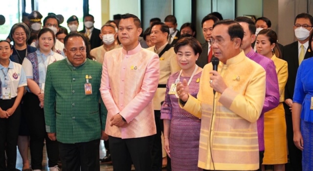 วันที่ 18 กรกฎาคม 2566 พลเอก ประยุทธ์ จันทร์โอชา นายกรัฐมนตรี และคณะรัฐมนตรี ร่วมชมกิจกรรมเผยแพร่ส่งเสริมภาพลักษณ์ ความเป็นไทย ในโครงการเยาวชนเชื้อสายไทยคืนถิ่น ประจำปี 2566 โดยมีนายอิทธิพล คุณปลื้ม รัฐมนตรีว่าการกระทรวงวัฒนธรรม นางยุพา ทวีวัฒนะกิจบวร ปลัดกระทรวงวัฒนธรรม นางสาวฐิต์ณัฐ สมบัติศิริ ผู้ช่วยปลัดกระทรวงวัฒนธรรม ผู้บริหาร ข้าราชการ เจ้าหน้าที่  วิทยากร และเยาวชนเชื้อสายไทยคืนถิ่น ให้การต้อนรับ ณ ตึกบัญชาการ 1 ทำเนียบรัฐบาล